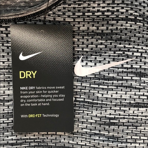 NWTNike dry fit knit T-shirt 75$ - Picture 6 of 6